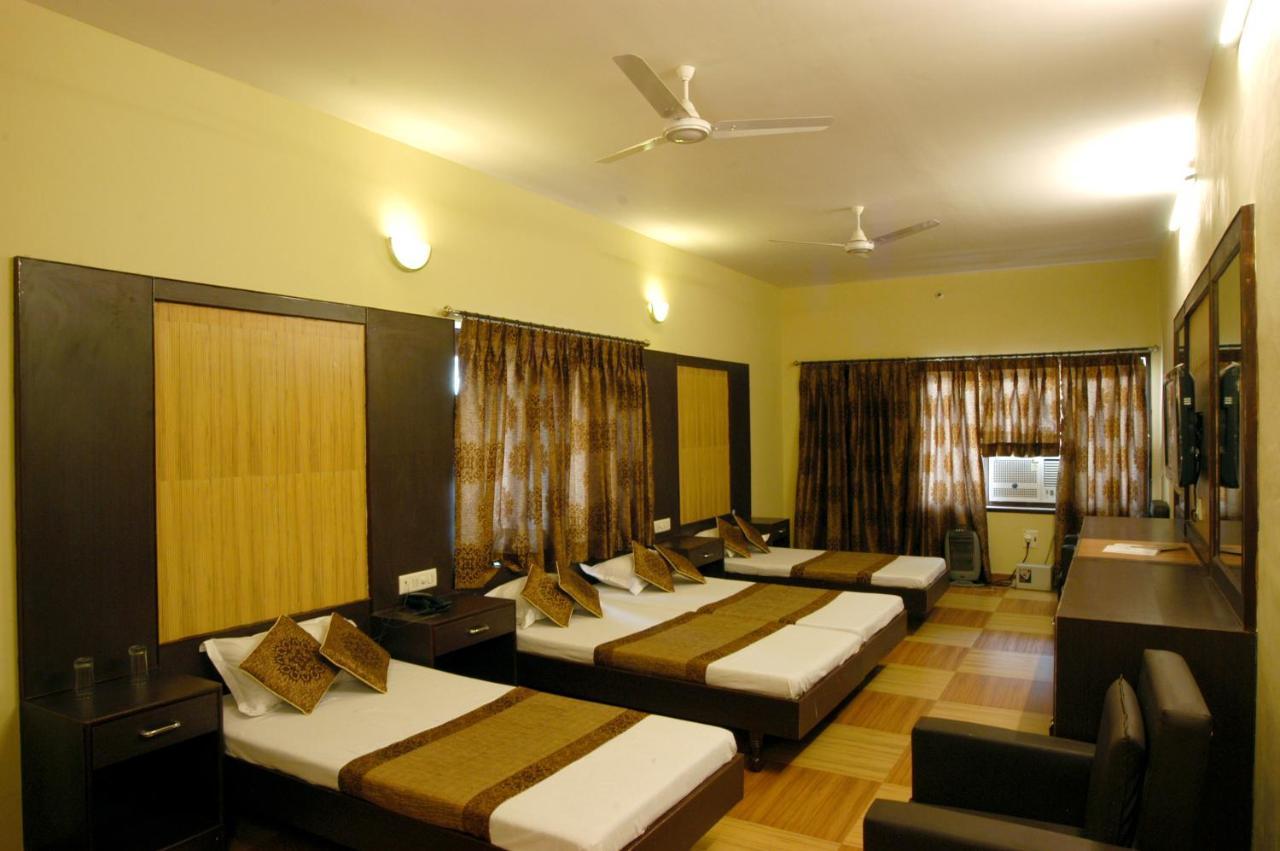Hotel Varuna Varanasi Exterior photo