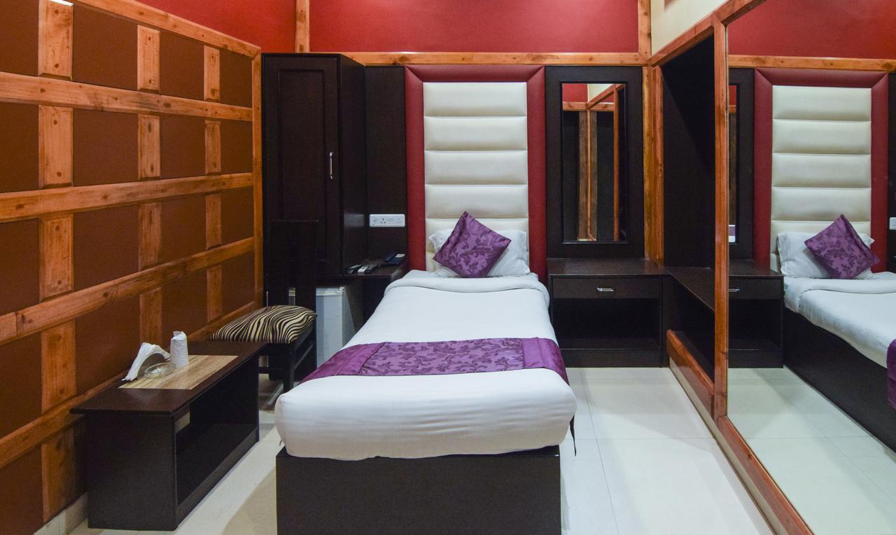 Hotel Varuna Varanasi Exterior photo
