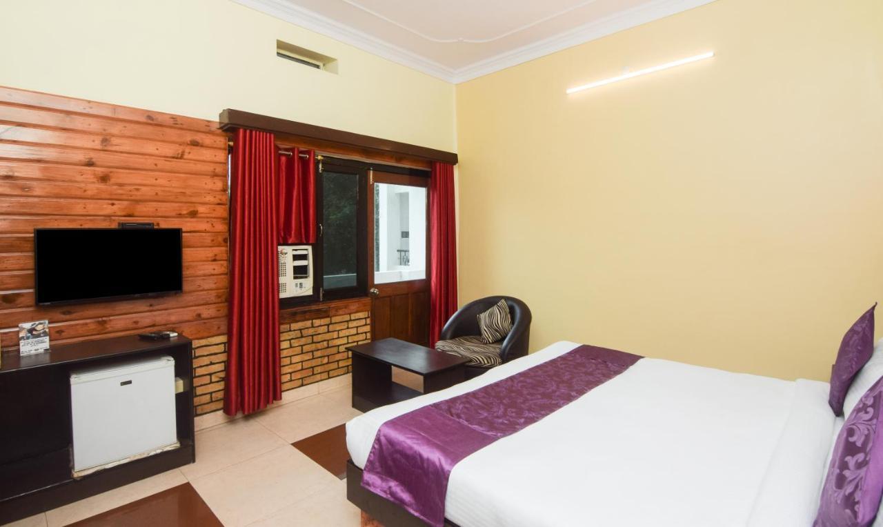 Hotel Varuna Varanasi Exterior photo