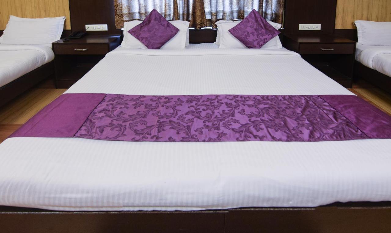 Hotel Varuna Varanasi Exterior photo