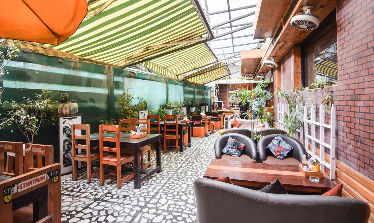 Hotel Varuna Varanasi Exterior photo